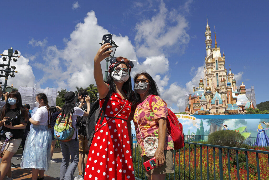 APTOPIX Virus Outbreak Hong Kong Disneyland